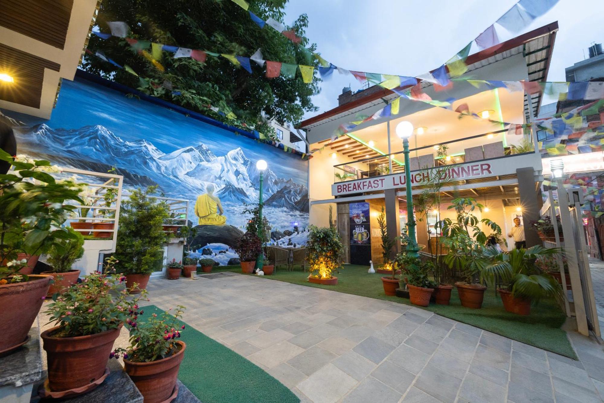 Divine Kathmandu Hotel Buitenkant foto